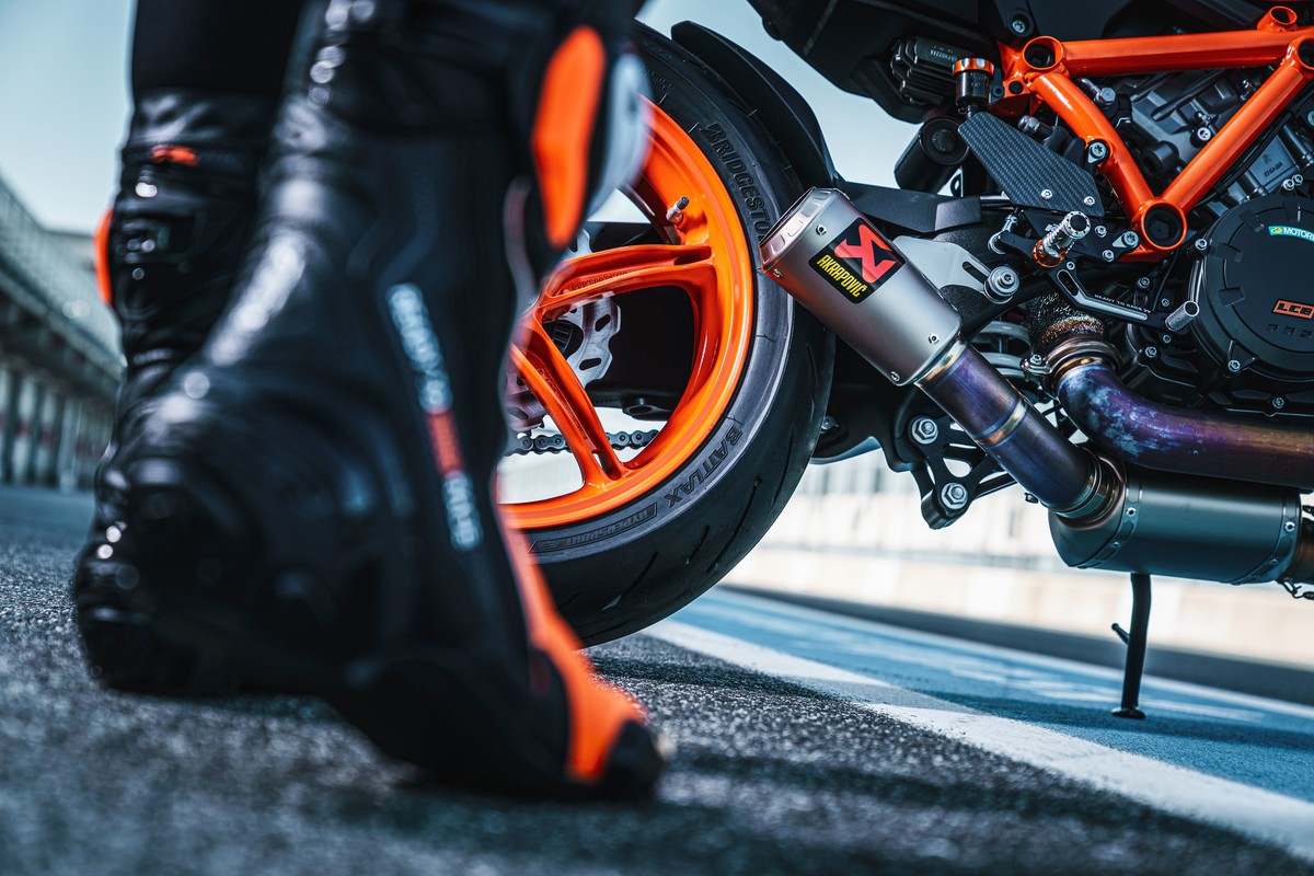 KTM 1290 Super Duke R EVO: più cervello, stessi muscoli per la BESTIA